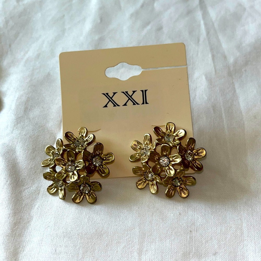 Forever 21 Gold Floral Earrings